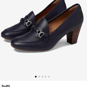 NWOT Leona Sofft Women's Dark Blue Heeled Loafers